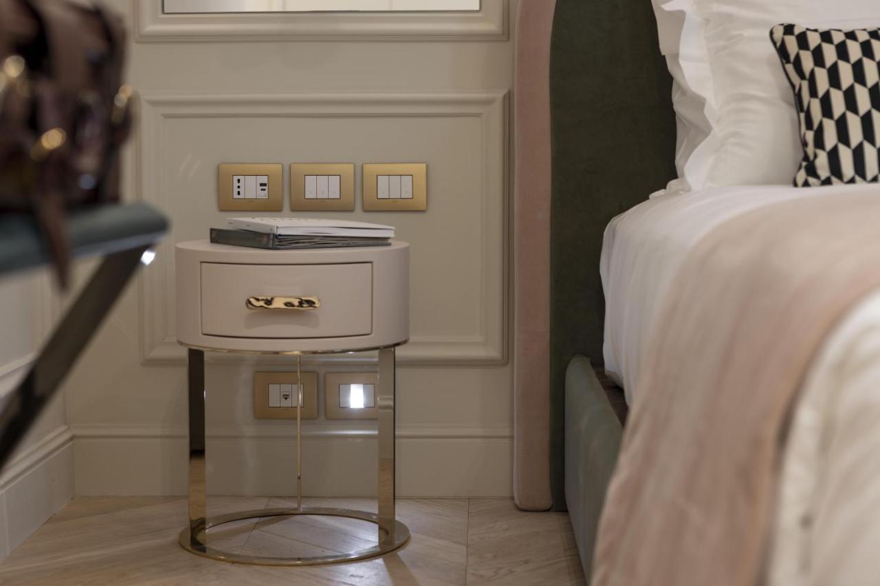 Hotel La Gemma Florença Exterior foto A bedside table